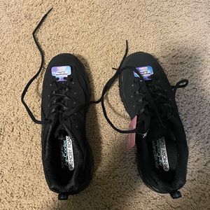 Black skechers sneakers